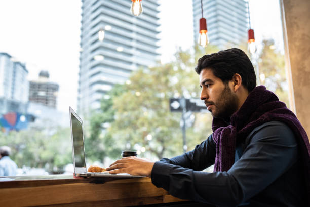 istock Businessman working in a coffeeshop 1401522582