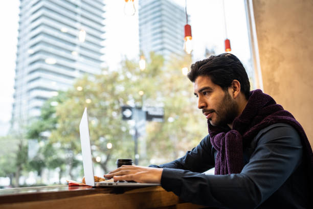 istock Businessman working in a coffeeshop 1401522586