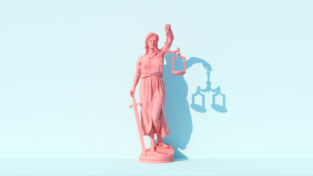 pink lady justice statue personificazione del sistema giudiziario protezione tradizionale ed equilibrio forza morale per il bene e lawfare pastel blue sfondo - justice law legal system statue foto e immagini stock