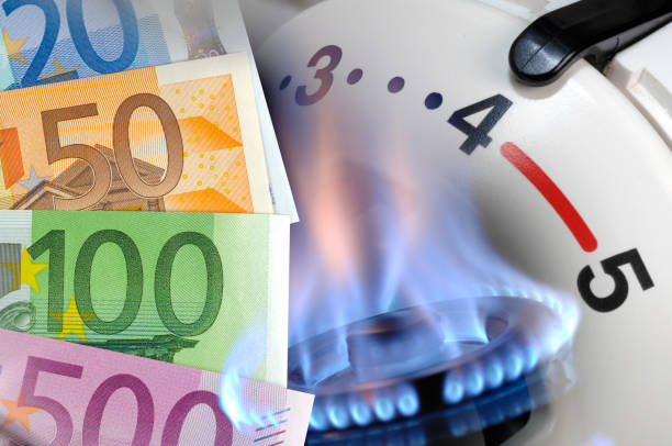 costes de calefacción con gas - saving electricity fotografías e imágenes de stock