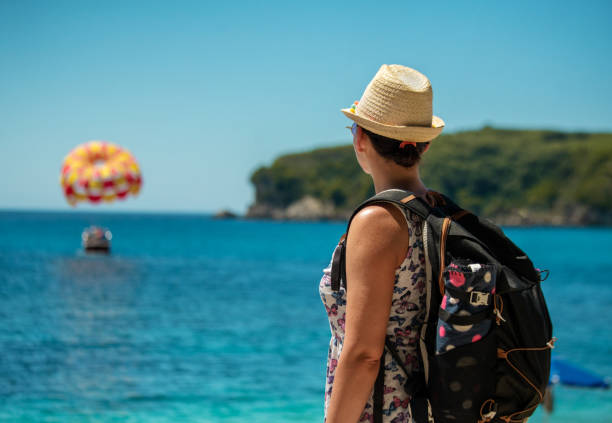 istock Low budget tourist looking at parasailing. 1401584601