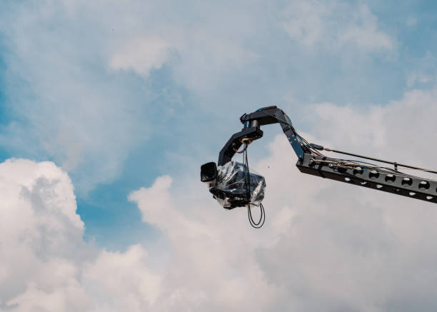 professional camera mounted on a crane. organization of video shooting - filmando com guindaste imagens e fotografias de stock