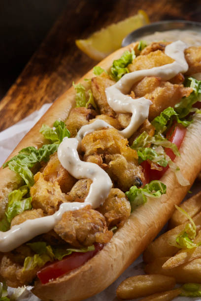 istock Fried Whole Belly Clam Po Boy 1401609132