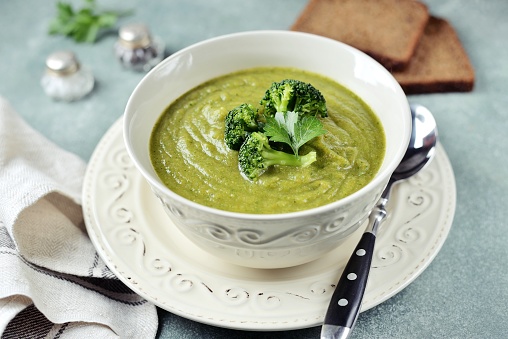 Healthy vegan creamy broccoli soup