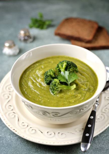 istock Healthy vegan creamy broccoli soup 1401616105