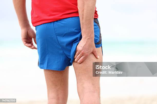 Foto de Corrida Esportes Lesão e mais fotos de stock de Adulto - Adulto, Atleta, Azul