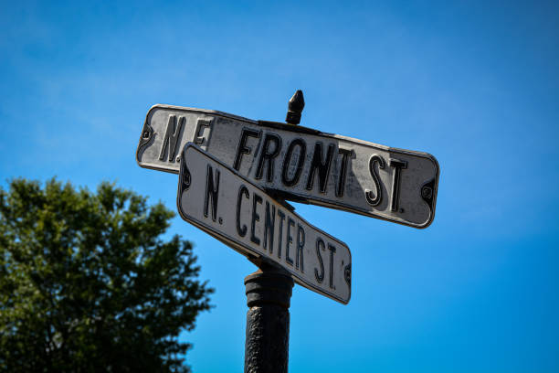 istock Corner Street Sign 1401626449