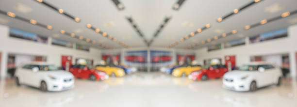 nuove auto all'interno dello showroom sfondo astratto sfocato - automobile personale foto e immagini stock