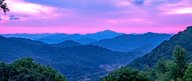 beautiful nature scenery in maggie valley north carolina - blue ridge mountains blue ridge parkway north carolina mountain imagens e fotografias de stock