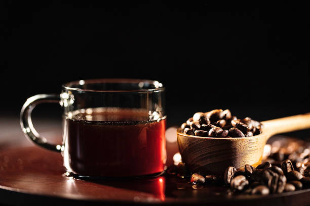 americano, o tradicional processo de fabricação de café artesanal - foto de estoque - black coffee - fotografias e filmes do acervo