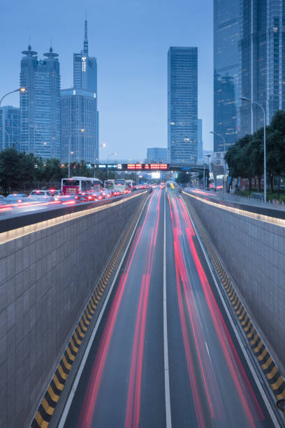 szanghaj: scena miejska - travel urban scene blurred motion shanghai zdjęcia i obrazy z banku zdjęć