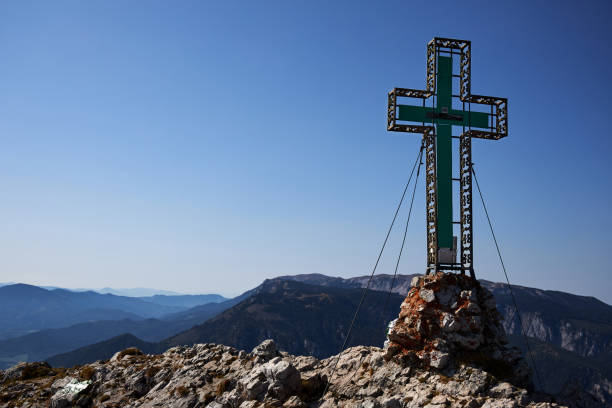 istock summit cross in the Austrian Alps 1401671428