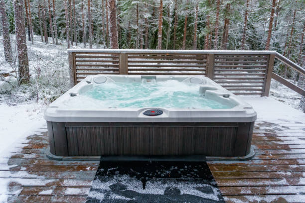 istock Modern outdoor hot tub in winter 1401687509