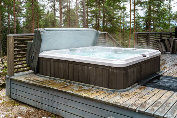 istock Modern outdoor hot tub 1401687614