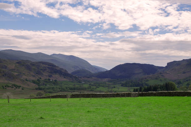 istock Green hills and nature in England 1401701429