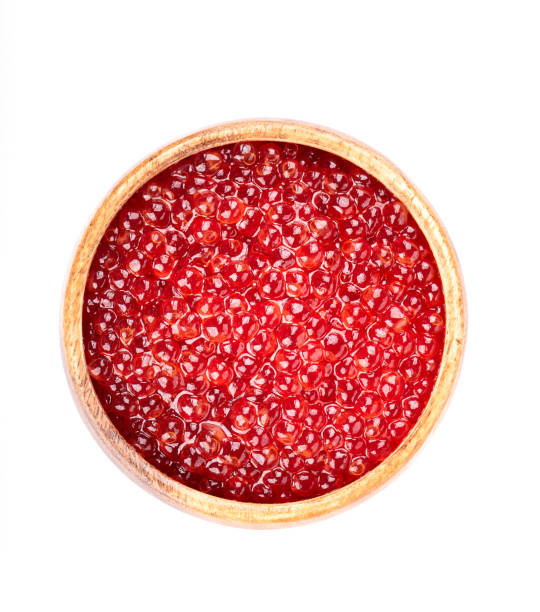 tigela de madeira cheia de caviar vermelho isolado no fundo branco. - heap caviar animal egg fish roe - fotografias e filmes do acervo