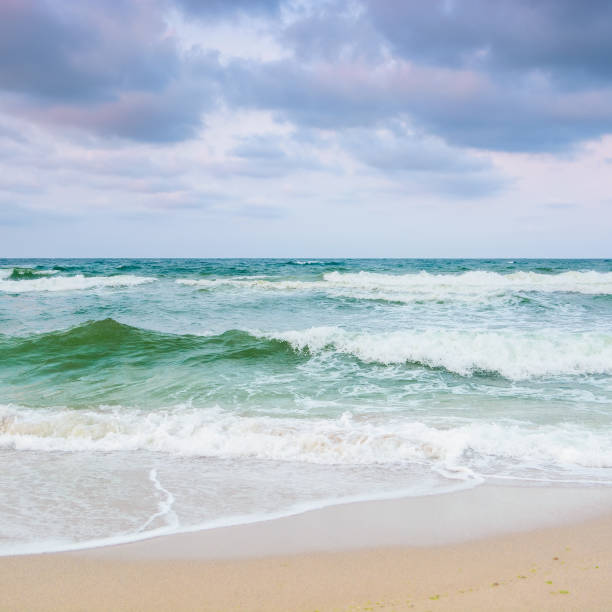 istock evening tide at the sea 1401720292