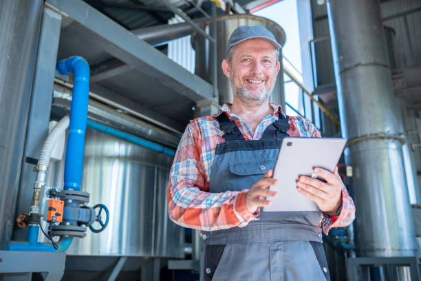 istock Portrait of a cheerful man in a workshop 1401741100