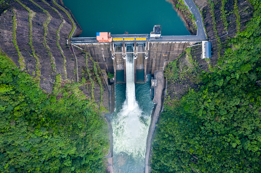 航拍水力發電站大壩