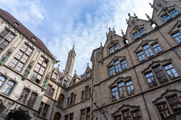 piękna architechture na dziedzińcu neues rathaus nowy ratusz w monachium niemcy - architechture zdjęcia i obrazy z banku zdjęć