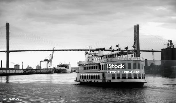 Steamboat Savannah Stock Photo - Download Image Now - American Culture, Retro Style, Transportation
