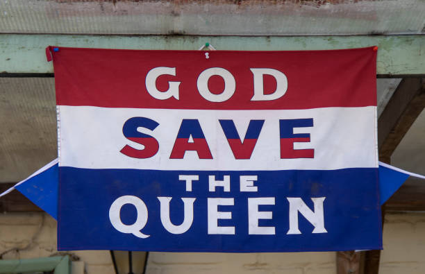 decorations in a rural village to celebrate the queen's platinum jubilee in 2022 - british empire imagens e fotografias de stock