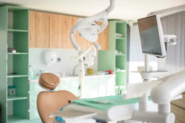 빈 치과 진료소. - dentists chair chair dentist office stomatology 뉴스 사진 이미지