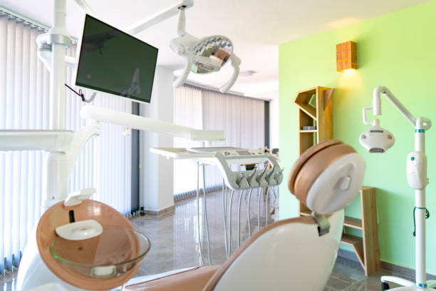 현대 치과 진료소와 치과 의사 사무실의 빈 의자. - dentist office dentists chair chair nobody 뉴스 사진 이미지