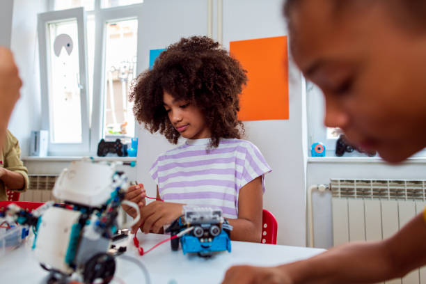 istock Kids programming electric toys  at robotics classroom 1401793997
