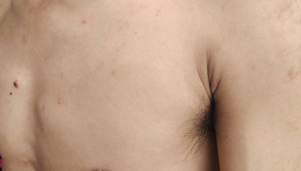 capelli ascella - hairy men shaving chest foto e immagini stock