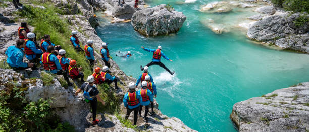istock Friends standing on edge of cliff 1401891368