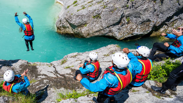 istock Friends standing on edge of cliff 1401891379