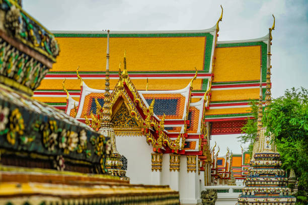 strutture religiose di wat po (tempio) - wat pho foto e immagini stock