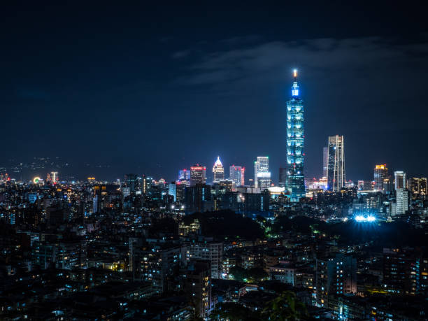 istock Evening view of downtown Taipei 1401968131
