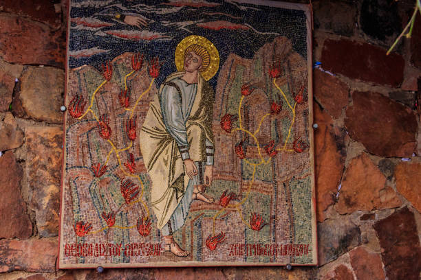 religious icon in saint catherine's monastery (or sacred monastery of the god-trodden mount sinai) in sinai peninsula, egypt - sinai peninsula imagens e fotografias de stock