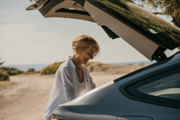 istock Woman arrived to the beach 1402004678
