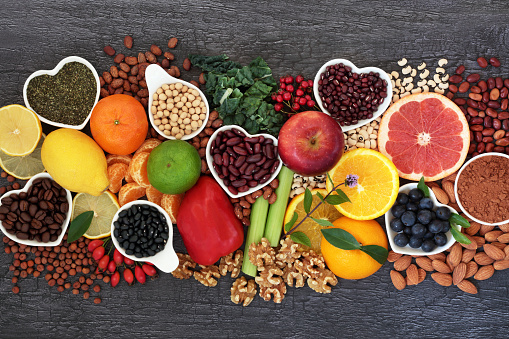 Alimentos saludables para el corazón ricos en flavonoides y polifenoles photo