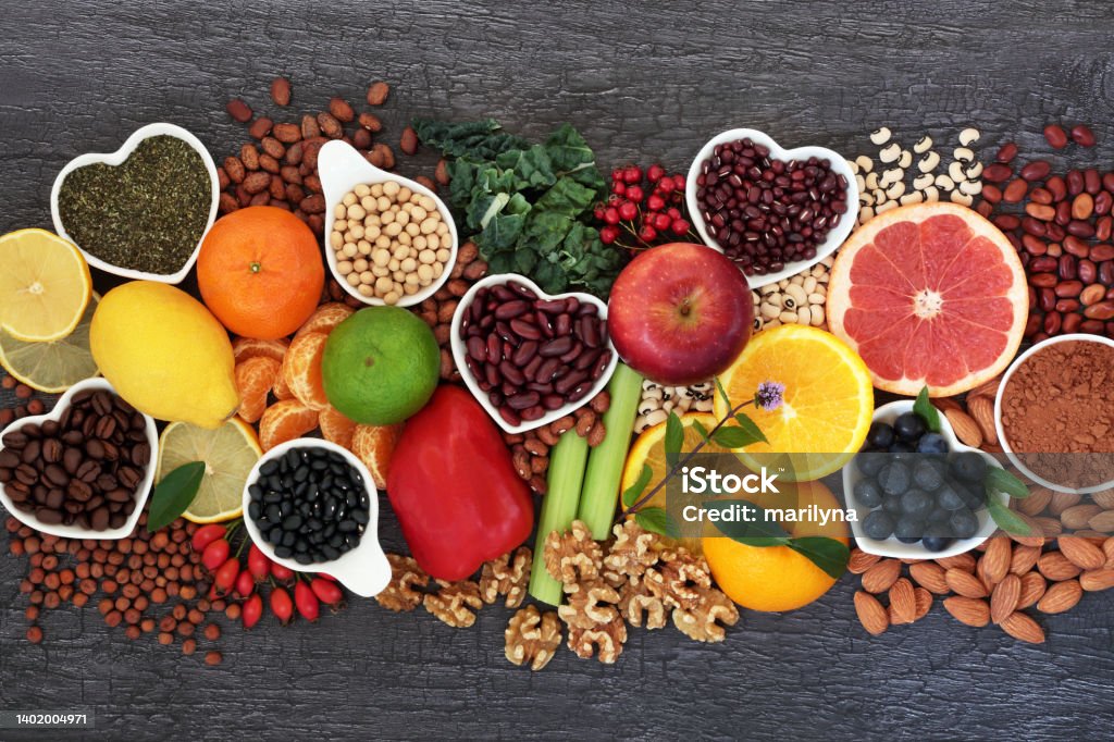 Healthy Heart Food High In Flavonoids and Polyphenols Healthy heart food high in flavonoids, polyphenols, antioxidants, anthocyanins, lycopene, vitamins, proteins, bioflavonoids, minerals, fibre. On rustic wood background. Healthy Eating Stock Photo