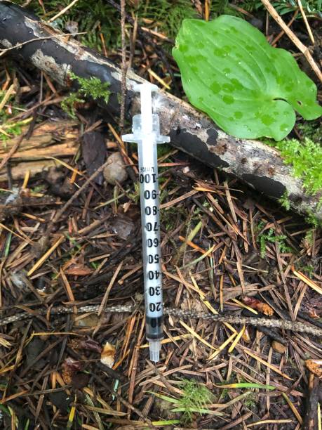 istock Drug Needle in the park 1402012463