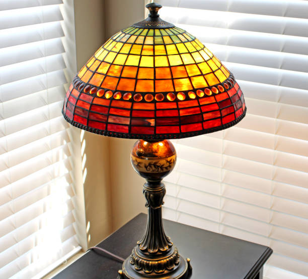 antique tiffany lamp - tiffany lamp imagens e fotografias de stock