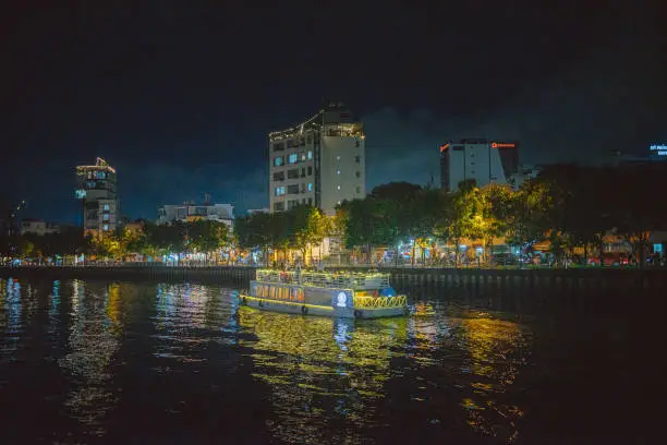 Attractive inner-city waterway tour on Nhieu Loc canal has become an attractive tourist product for tourists when coming to Ho Chi Minh City. Starting at the foot of Thi Nghe Bridge and ending at Phap Hoa Pagoda