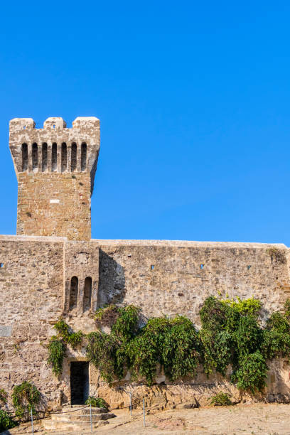 fortress of populonia - tuscany - 3666 imagens e fotografias de stock