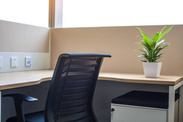 istock Dividing office space is the way to deal with epidemics 1402058637