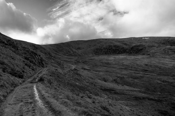 istock Track up towards Carnedd Llewelyn 1402094811