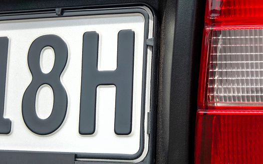 License plate with the addition H for vintage car.
The H on the license plate for classic cars has existed in Germany since 1997. Vehicles that are more than 30 years old and in good condition can be equipped with such an H license plate. The 