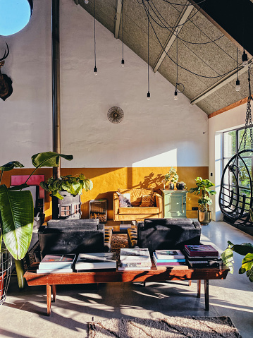 Moderno interior ecléctico Boho con muebles vintage. photo