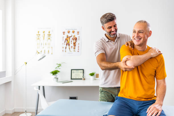 istock Physiotherapy, pain relief concept 1402115208