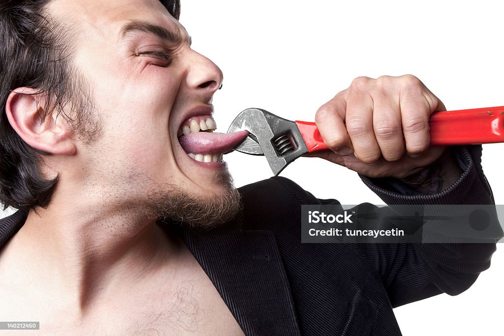 Estresante adulto joven presionando la lengua - Foto de stock de Abrazadera libre de derechos