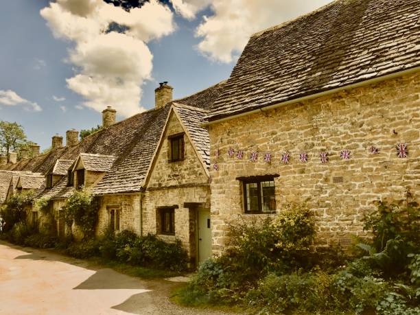 istock Cotswolds Village 1402136927