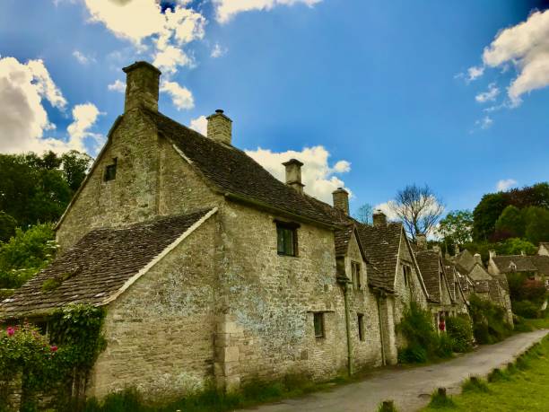istock Cotswolds Village 1402137306